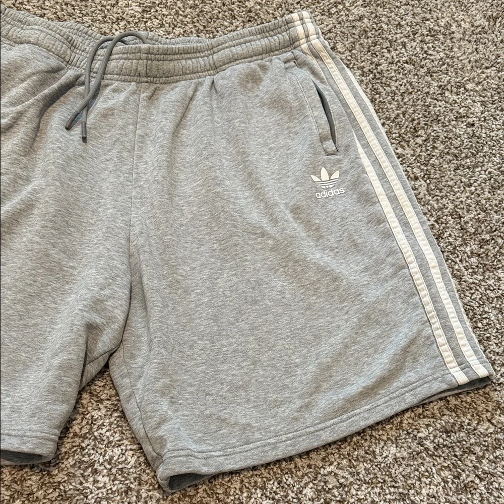 🌿 Adidas Men's Gray Athletic Shorts